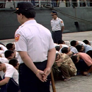 海軍中明軍艦擔任遣返偷渡客任務