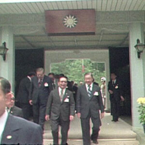 嚴家淦總統率眾官員弔唁先總統蔣公