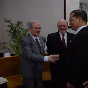 行政院院長連戰接見世界華文作家協會亞貝顏若瑟路易士一行