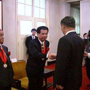 行政院院長連戰接見吳尊賢愛心獎得獎團代表