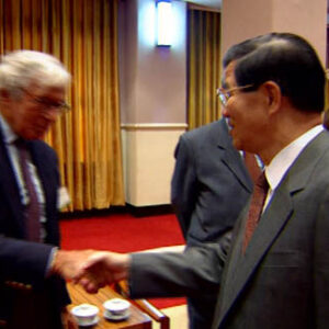 行政院院長蕭萬長接見全球民主機構會議代表葛西門等各國代表