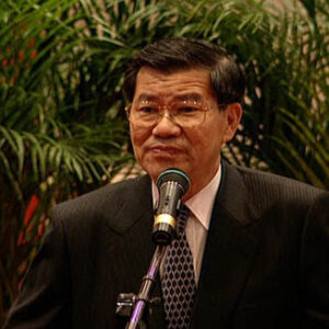 行政院院長蕭萬長頒發一等功績服務勳章予前外交部長胡志強