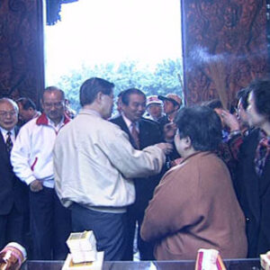 行政院院長蕭萬長於三峽祖師廟上香