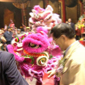 行政院院長蕭萬長於桃園慈護宮上香祈福