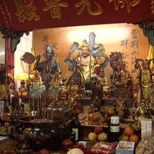 行政院院長蕭萬長於宜蘭縣蘇澳鎮靈濟寺上香祈福