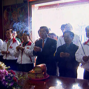 行政院院長蕭萬長於臺中縣霧峰鄉新柳宮上香祈福