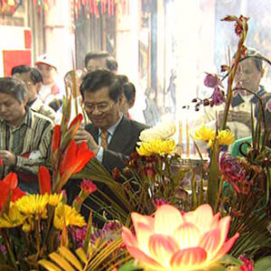 行政院院長蕭萬長於臺中縣梧棲鎮朝元宮上香祈福