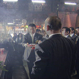 行政院院長蕭萬長於臺中縣清水鎮紫雲巖上香祈福