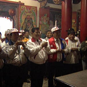 行政院院長蕭萬長於嘉義縣溪口鄉奉安宮上香祈福