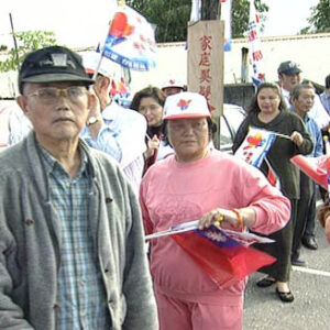 行政院院長蕭萬長於影劇四村、公正新村、精忠七村拜票