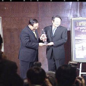 行政院院長張俊雄參加臥虎藏龍影片榮獲七十三屆奧斯卡影展最佳外語片頒獎酒會