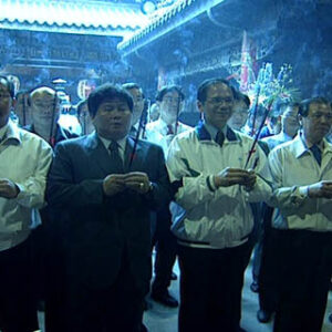 行政院院長游錫堃參加大甲鎮瀾宮上香祈雨典禮