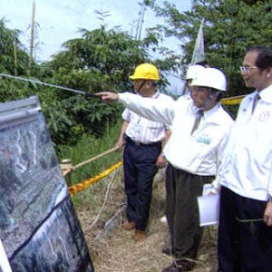 行政院院長游錫堃視察埔里土石流處理工程