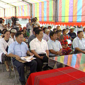 行政院院長游錫堃巡視中原口部落遷住情形