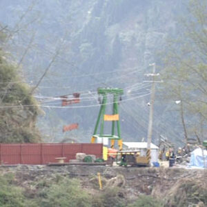 行政院院長游錫堃視察溪阿公路安定彎工程