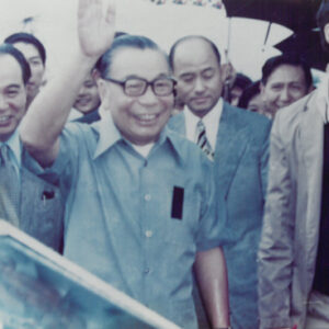 李校長元簇陪同蔣院長經國先生巡視政大校園察看水災情況-MOFA109179CF-2020-12--PH00004-024