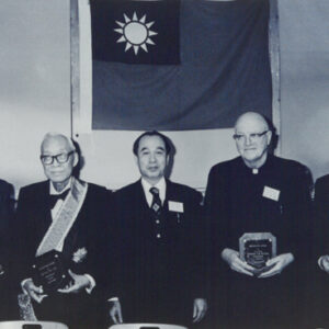 法務部長李部長元簇代表政府頒贈紐約市聖若望大學副校長薛光前綬卿雲勳章-MOFA109179CF-2020-12--PH00004-089