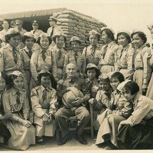 總統在金門與僑生軍中服務隊合影-照片冊-MOFA109179CF-2020-12-PH00012-068