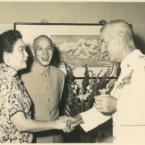 總統夫婦與前美國駐華軍援顧問團長蔡斯將軍握別-照片冊-MOFA109179CF-2020-12-PH00012-071