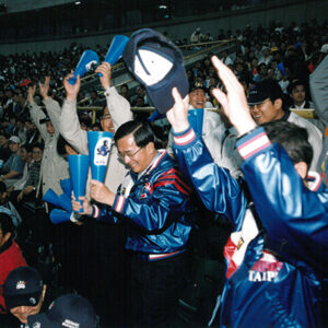 陳水扁總統於高雄縣觀看世界盃棒球賽-中華與美國之戰-陳水扁總統活動照片-MOFA109179CF-2020-12-PH00022-026