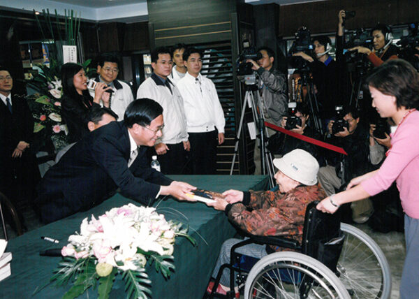 陳水扁總統於台北市主持世紀首航台北新書簽名會-陳水扁總統活動照片-MOFA109179CF-2020-12-PH00022-049