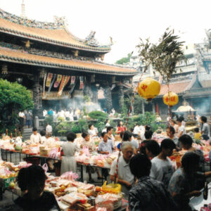 中元節為人們紀念祖先的節目日，家家備妥祭品，普渡亡魂。-駐馬達加斯加代表處國情照片展-MOFA109179CF-2020-12--PH00038-016