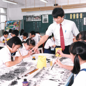 小學生上國畫課-駐馬達加斯加代表處國情照片展-MOFA109179CF-2020-12--PH00038-028