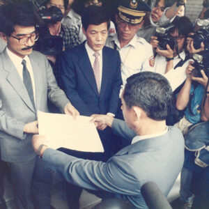 保釣人士向日本交流協會呈遞抗議書-金馬前線、反共義士、愛國活動-MOFA109179CF-2020-12-PH00044-091