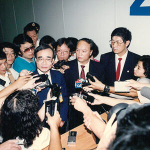 大陸紅十字會代表在機場接受媒體訪問-金馬前線、反共義士、愛國活動-MOFA109179CF-2020-12-PH00044-250