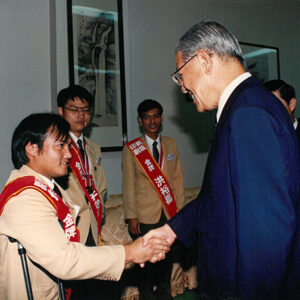 總統接見第三屆國際展能節職業技能競賽優勝選手陳棋清等-李總統照片冊-MOFA109179CF-2020-12-PH00110-040