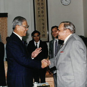 總統接見參加「中華民國與國際新秩序」國際學術研討會學省亞格利亞博士等待-李總統照片冊-MOFA109179CF-2020-12-PH00110-043