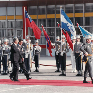 軍禮歡送宏總統卡耶哈斯伉儷 松山機場-李總統照片冊-MOFA109179CF-2020-12-PH00110-097