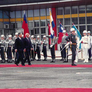 軍禮歡迎南非總統狄克閣下伉儷 松山機場-李總統照片冊-MOFA109179CF-2020-12-PH00110-137