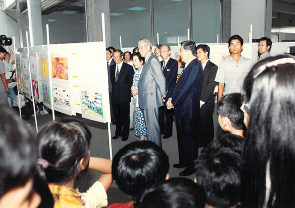 總統於市立美術館欣賞全國兒童創意繪書比賽作品展-李總統照片冊-MOFA109179CF-2020-12-PH00113-017