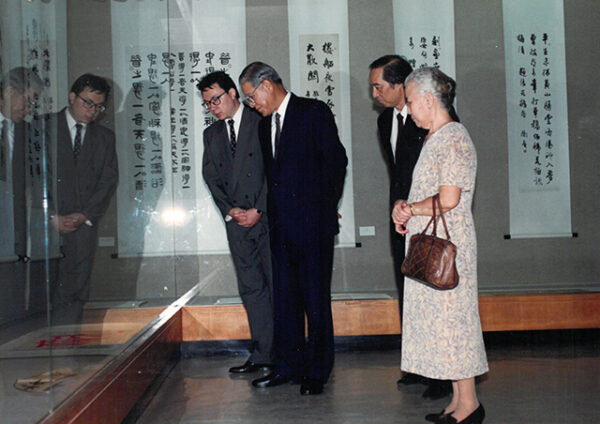 總統於歷史博物館參觀"王壯為八五回顧展"-李總統照片冊-MOFA109179CF-2020-12-PH00113-021