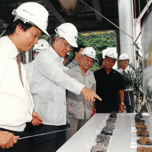 總統巡視北宜高速公路坪林隧道工程-李總統照片冊-MOFA109179CF-2020-12-PH00113-053