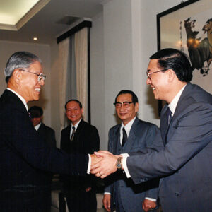 總統接見81年全國電影會議暨第29屆金馬獎活動與貴賓江奉琪等人於總統府-李總統照片冊-MOFA109179CF-2020-12-PH00113-102