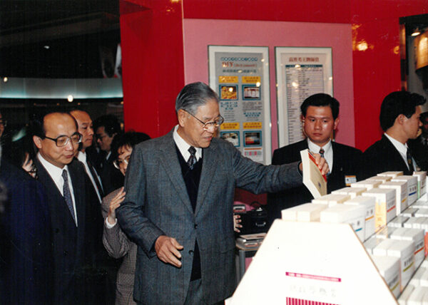 總統蒞臨參觀"第四屆台北國際書展"於台北世貿中心-李總統照片冊-MOFA109179CF-2020-12-PH00118-007