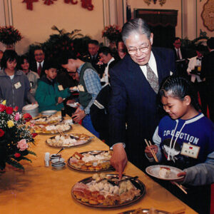 總統以茶會款待偏遠地區學童高培俊等人於總統府-李總統照片冊-MOFA109179CF-2020-12-PH00118-021