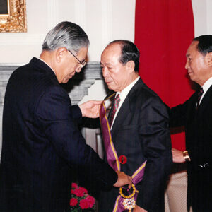 總統頒獎王玉雲顧問二等景星勳章於總統府-李總統照片冊-MOFA109179CF-2020-12-PH00118-081