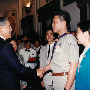 總統以茶會款待八十三年青年獎章得獎人社會暨大專優秀青年代表蔣慰組等人於總統府-李總統照片冊-MOFA109179CF-2020-12-PH00118-088