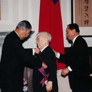 總統親授吳大猷資政一等景星勳章於總統府-李總統照片冊-MOFA109179CF-2020-12-PH00118-099