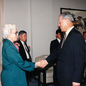 總統接見中華民國第四屆醫療奉獻獎得獎人白寶珠等人於總統府-李總統照片冊-MOFA109179CF-2020-12-PH00118-101