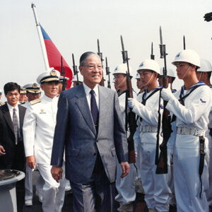 總統巡視諾克斯級軍艦於高雄左營-李總統照片冊-MOFA109179CF-2020-12-PH00119-037