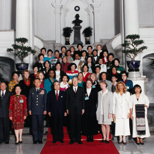 總統以茶會款待一九九三年國際婦女會議與會外國代表於總統府-李總統照片冊-MOFA109179CF-2020-12-PH00119-091