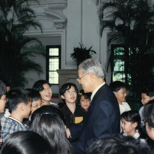 李總統登輝先生向第38屆中小學科學展覽優勝學生代表表示由衷的祝賀 總統府-李登輝總統活動照片冊-MOFA109179CF-2020-12-PH00166-019