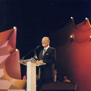 李總統登輝先生於行政院青年輔導委員會舉辦的「全國青年志工日晚會」中致詞 台北國父紀念館-李登輝總統活動照片冊-MOFA109179CF-2020-12-PH00166-021