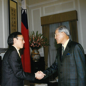 李總統登輝先生接見諾貝爾物理獎得主朱棣文及未婚妻等人 總統府-李登輝總統活動照片冊-MOFA109179CF-2020-12-PH00166-022