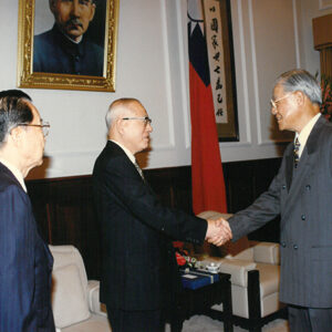 李登輝總統接見日本交流協會台北事務所新任所長山下新太郎-李登輝總統活動照片冊-MOFA109179CF-2020-12-PH00166-027