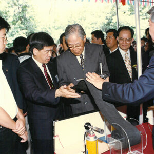 李登輝總統參觀教育部87年技職院校博覽會 台灣科技大學-李登輝總統活動照片冊-MOFA109179CF-2020-12-PH00166-032